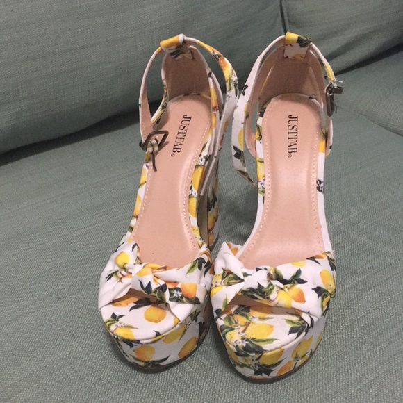 JustFab Shoes - Lemon summer pumps !